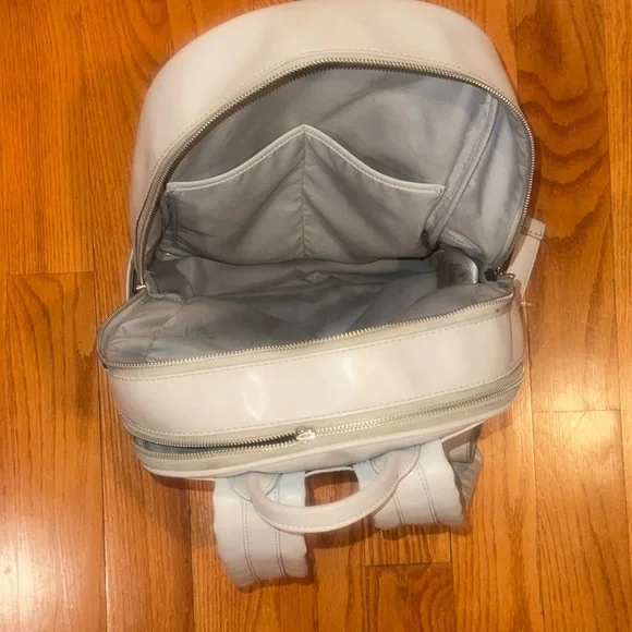 Tesla Backpack - Picture 4 of 5